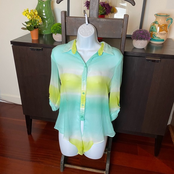 Ombré Button Down Top - Picture 2 of 16